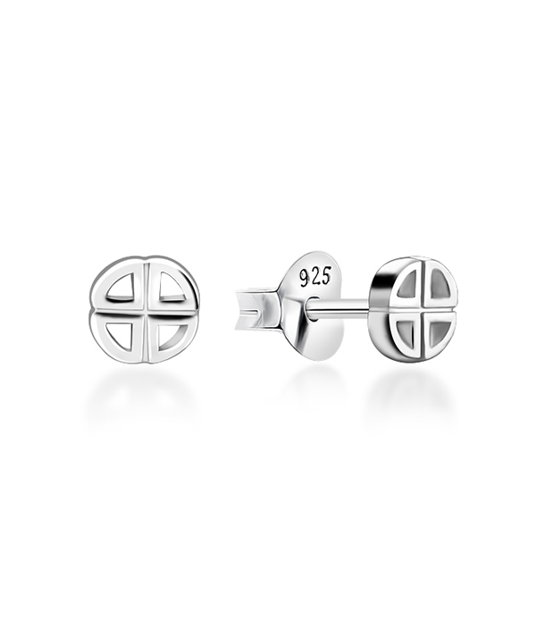 Plain 925 Sterling silver stud earring.