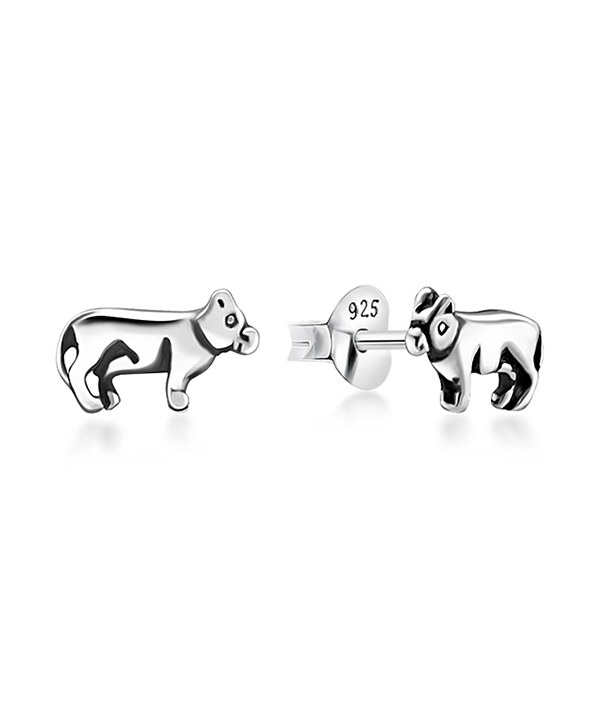 Plain 925 Sterling silver stud earring.