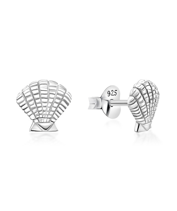 Plain 925 Sterling silver stud earring.