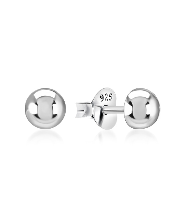 Plain 925 Sterling silver stud earring.