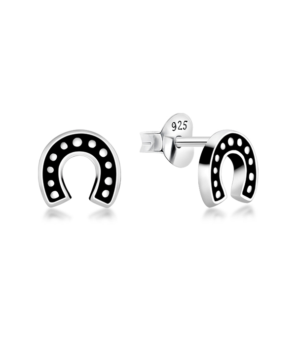 Plain 925 Sterling silver stud earring.
