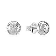 Plain 925 Sterling silver stud earring.