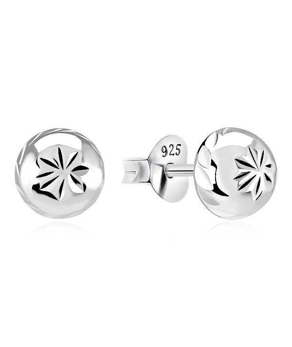 Plain 925 Sterling silver stud earring.
