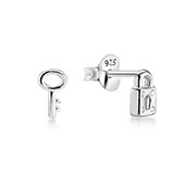 Plain 925 Sterling silver stud earring.