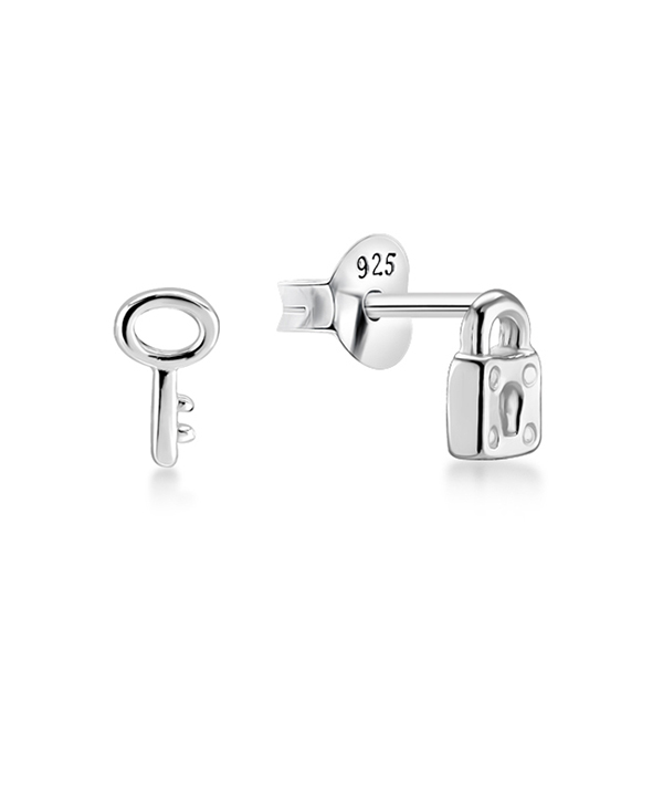 Plain 925 Sterling silver stud earring.
