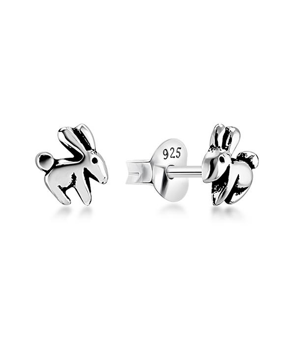 Plain 925 Sterling silver stud earring.