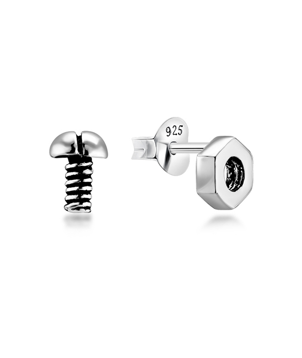 Plain 925 Sterling silver stud earring.