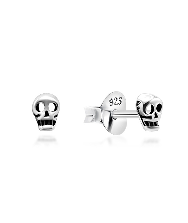 Plain 925 Sterling silver stud earring.