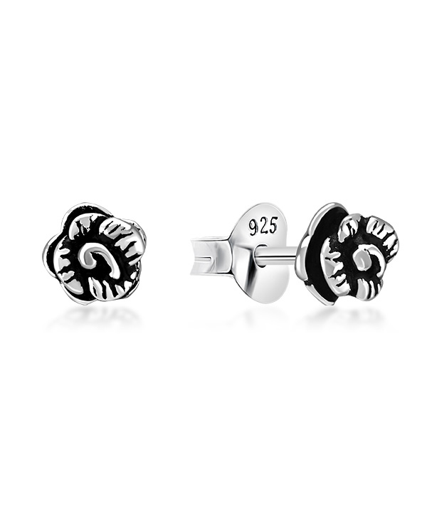 Plain 925 Sterling silver stud earring.