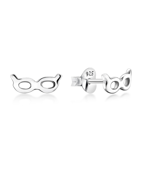 Plain 925 Sterling silver stud earring.
