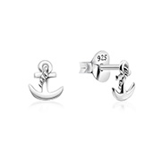 Plain 925 Sterling silver stud earring.