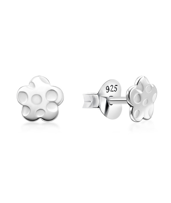 Plain 925 Sterling silver stud earring.