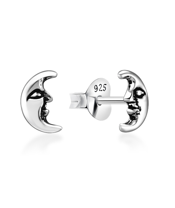 Plain 925 Sterling silver stud earring.