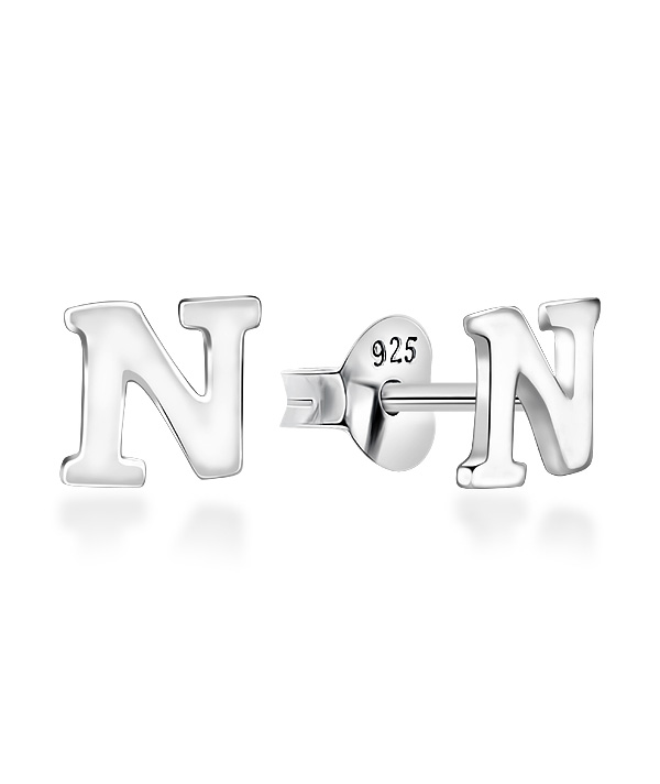 Plain 925 Sterling silver stud earring.