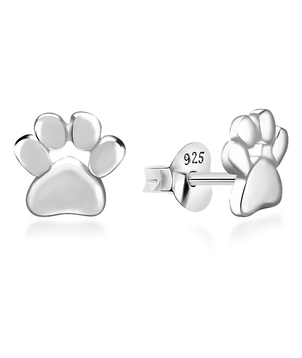 Plain 925 Sterling silver stud earring.
