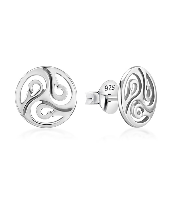 Plain 925 Sterling silver stud earring.