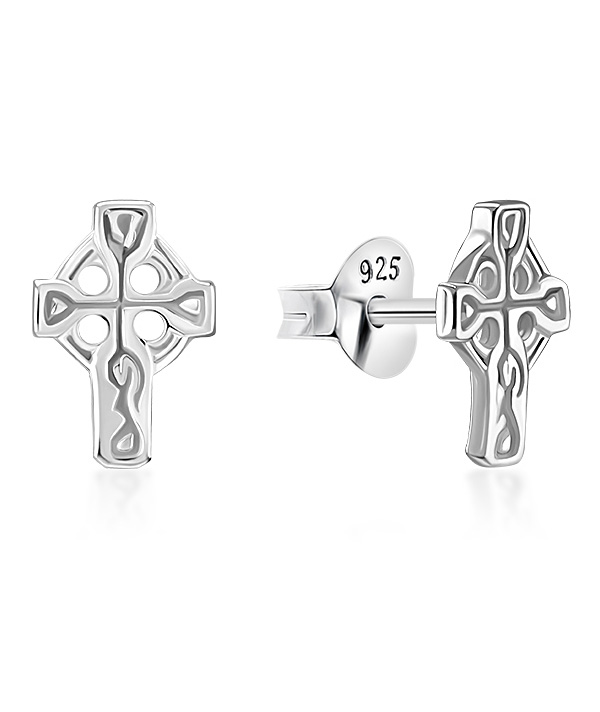 Plain 925 Sterling silver stud earring.