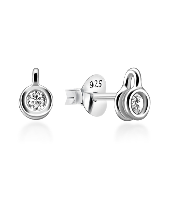 925 Sterling silver earring with cubic zircon.