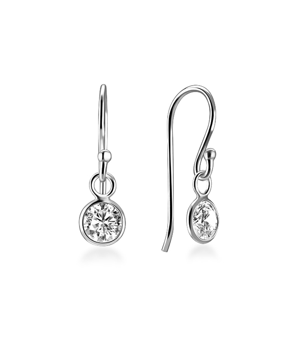 925 Sterling silver earring with cubic zircon.