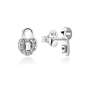 925 Sterling silver earring with cubic zircon.