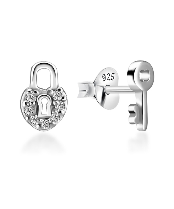 925 Sterling silver earring with cubic zircon.
