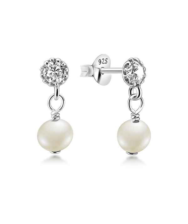 925 Sterling silver stud with cubic zircon.