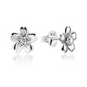 925 Sterling silver earring with cubic zircon.