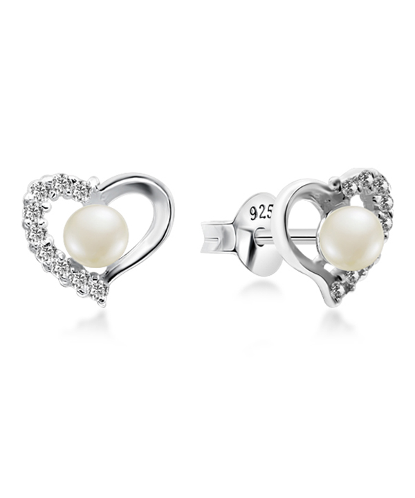 925 Sterling silver earring with cubic zircon.