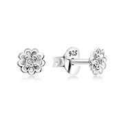 925 Sterling silver earring with cubic zircon.