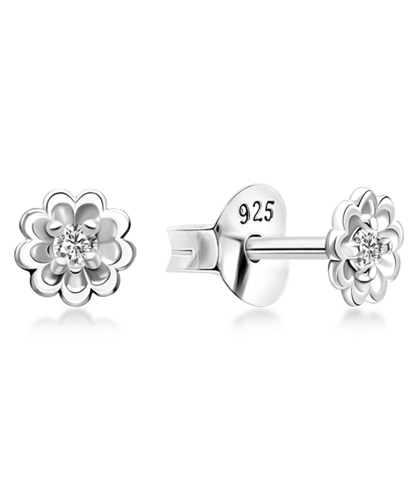 925 Sterling silver earring with cubic zircon.