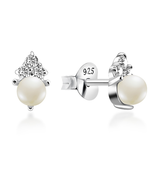 925 Sterling silver earring with cubic zircon.