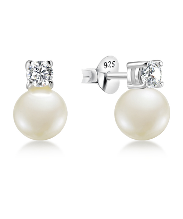 925 Sterling silver earring with cubic zircon.