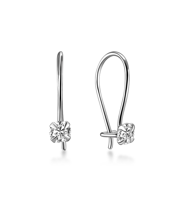 925 Sterling silver earring with cubic zircon.