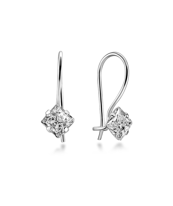 925 Sterling silver earring with cubic zircon.