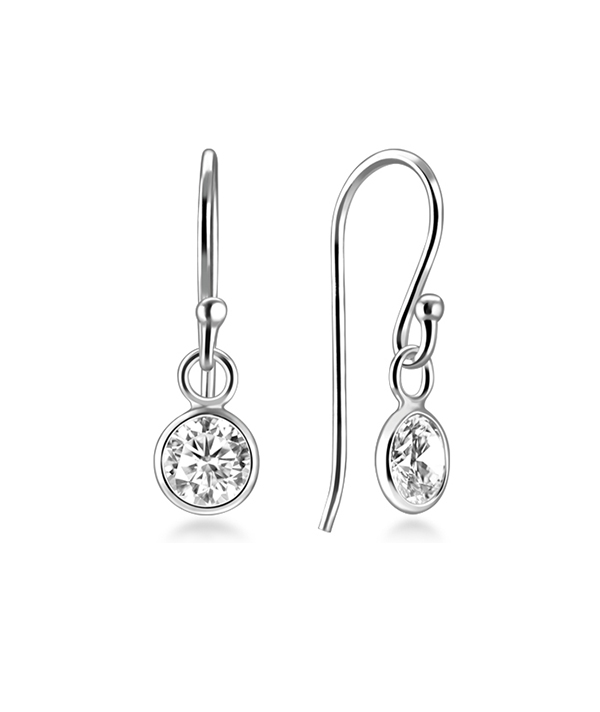 925 Sterling silver earring with cubic zircon.