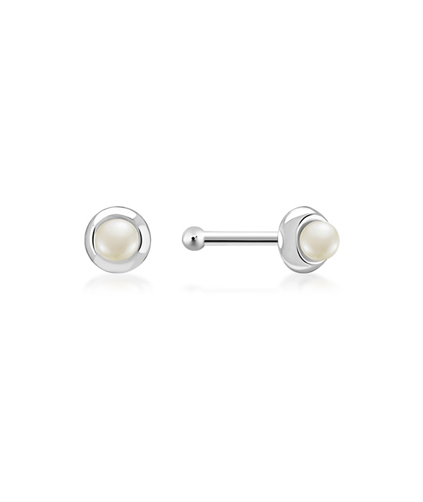 925 Sterling silver nose stud with synthetic pearl.