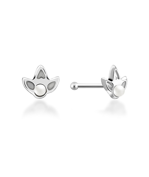 925 Sterling silver nose stud with synthetic pearl.