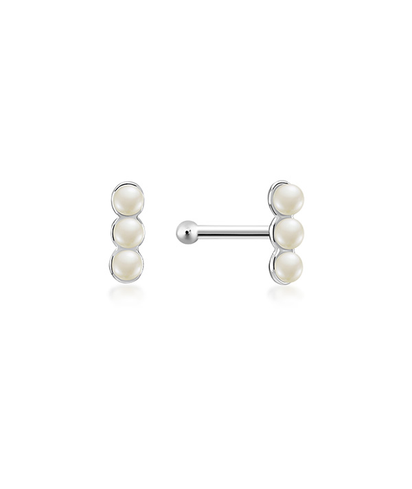 925 Sterling silver nose stud with synthetic pearl.