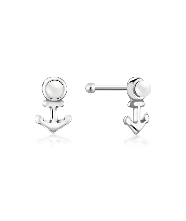 925 Sterling silver nose stud with synthetic pearl.
