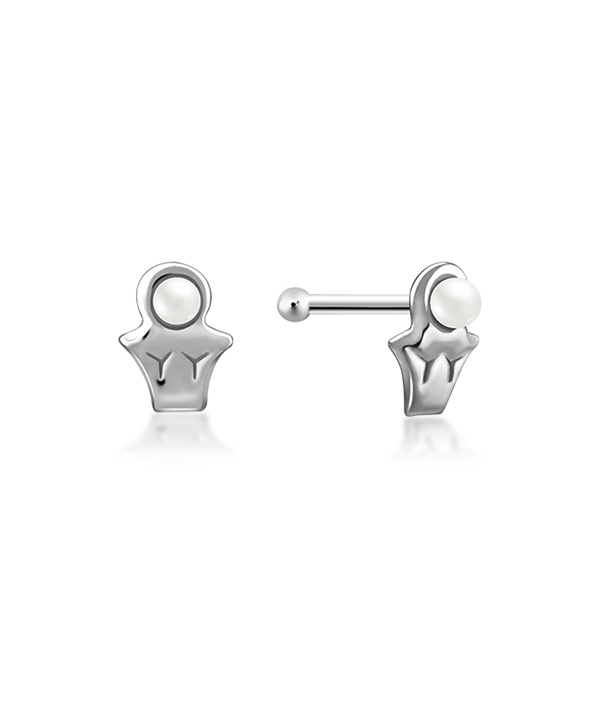 925 Sterling silver nose stud with synthetic pearl.