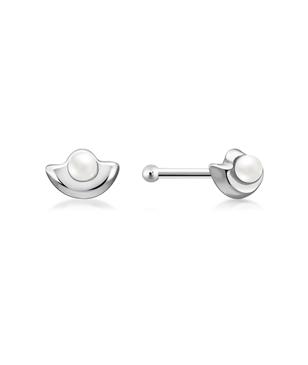 925 Sterling silver nose stud with synthetic pearl.