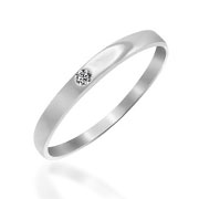 925 Sterling silver ring with crystals.