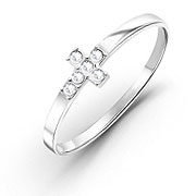 925 Sterling silver ring with crystals.
